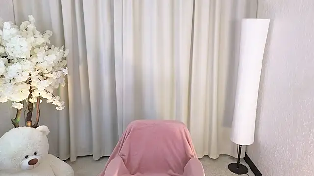 Snapshot of ImiMonroe chatting on 12-19-25, 11:17 ImiMonroe online show from 12-19-25, 11:17