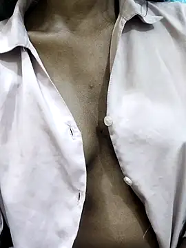 Snapshot of Simran_0011 chatting on 12-15-25, 12:04 Simran 0011 online show from 12-15-25, 12:04