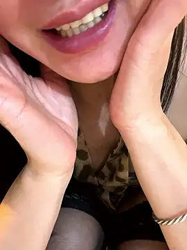 Snapshot of mitao_xx chatting on 01-13-26, 02:44 mitao xx online show from 01-13-26, 02:44