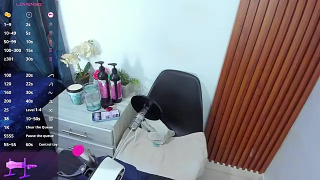 Snapshot of Latina_candy01 chatting on 12-15-25, 07:18 Latina candy01 online show from 12-15-25, 07:18