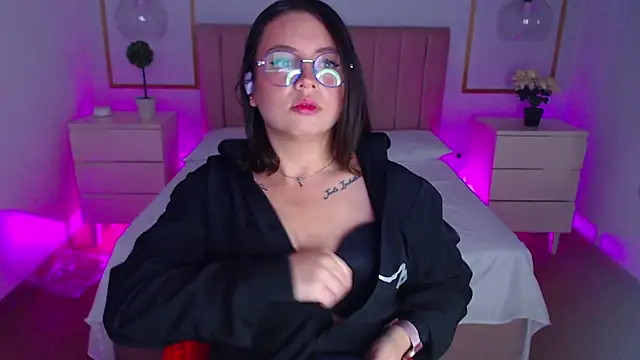 Snapshot of Alice_Sinclair_ chatting on 11-20-25, 03:01 Alice Sinclair online show from 11-20-25, 03:01