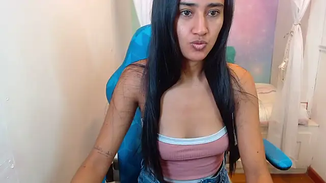 Snapshot of Meggan_James chatting on 11-26-25, 11:44 Meggan James online show from 11-26-25, 11:44