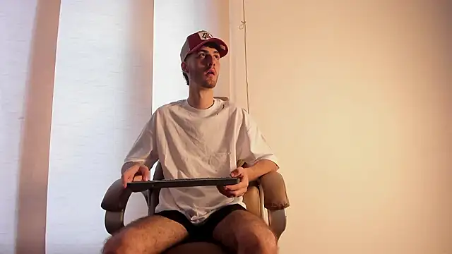 Emir Ozan  online show from 02-21-26, 07:48