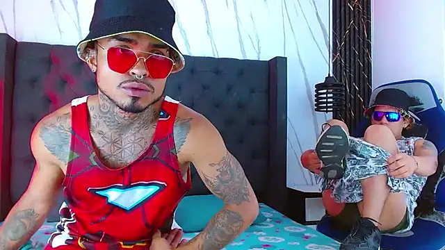 Snapshot of Hot_Latino_x chatting on 11-23-25, 01:55 Hot Latino x online show from 11-23-25, 01:55