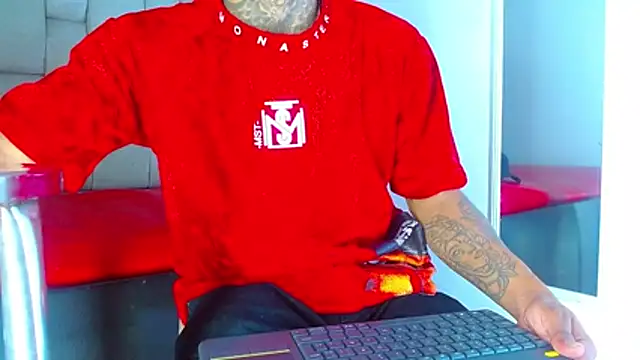 Snapshot of Hot_Latino_x chatting on 04-16-26, 12:50 Hot Latino x online show from 04-16-26, 12:50