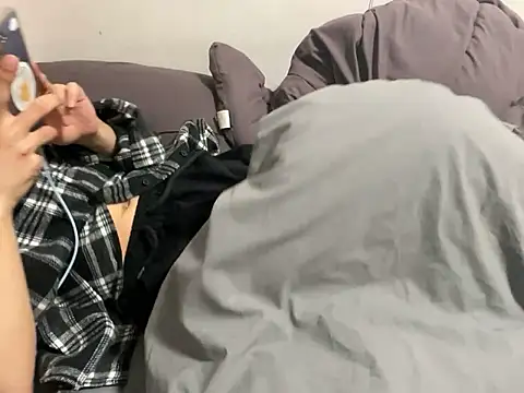   kim online show from 12-21-25, 02:24