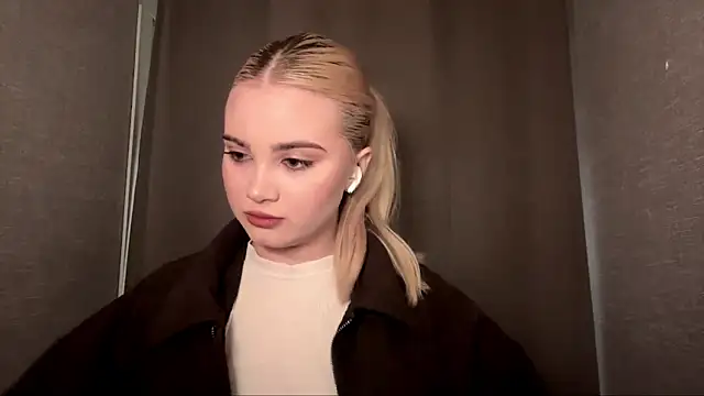 Snapshot of KarissaBoisse chatting on 12-16-25, 01:05 KarissaBoisse online show from 12-16-25, 01:05