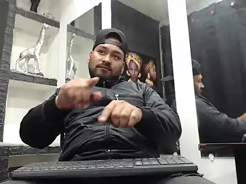 Liam hairy online show from 12-16-25, 03:44