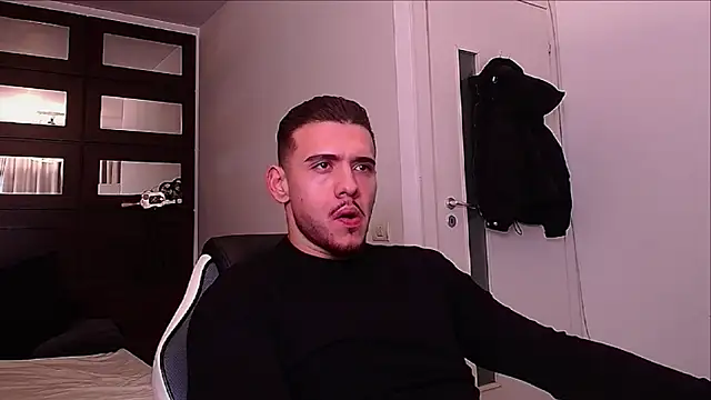 Snapshot of ElijahThorne chatting on 12-22-25, 08:11 ElijahThorne online show from 12-22-25, 08:11