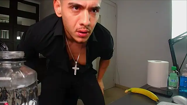 Snapshot of ElijahThorne chatting on 01-09-26, 04:04 ElijahThorne online show from 01-09-26, 04:04