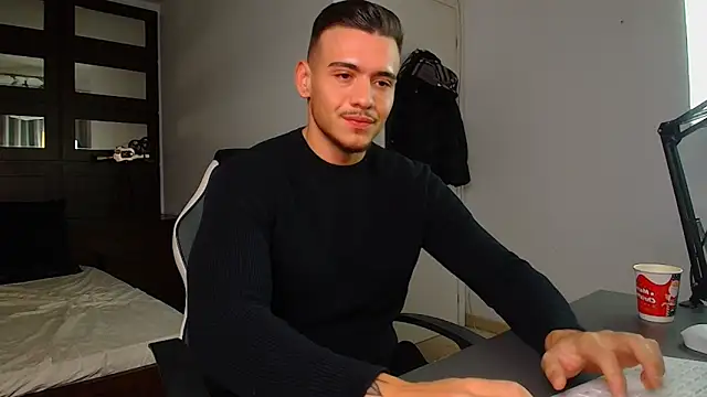 Snapshot of ElijahThorne chatting on 01-10-26, 08:38 ElijahThorne online show from 01-10-26, 08:38