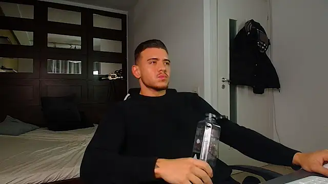 Snapshot of ElijahThorne chatting on 01-12-26, 05:34 ElijahThorne online show from 01-12-26, 05:34