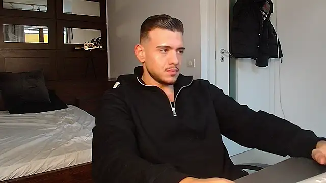 Snapshot of ElijahThorne chatting on 01-13-26, 07:46 ElijahThorne online show from 01-13-26, 07:46