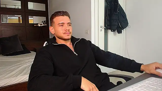 Snapshot of ElijahThorne chatting on 01-18-26, 06:17 ElijahThorne online show from 01-18-26, 06:17