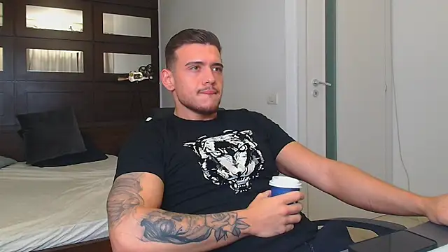 Snapshot of ElijahThorne chatting on 01-19-26, 05:11 ElijahThorne online show from 01-19-26, 05:11