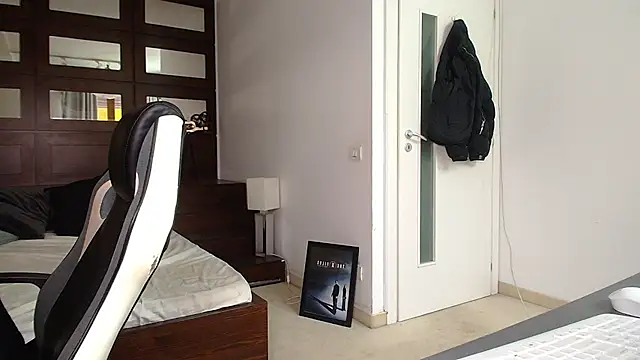 Snapshot of ElijahThorne chatting on 02-07-26, 08:18 ElijahThorne online show from 02-07-26, 08:18