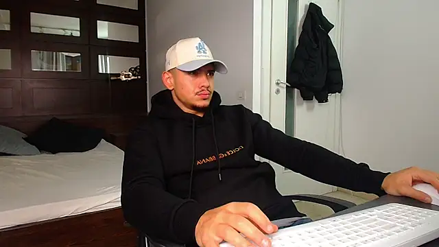 Snapshot of ElijahThorne chatting on 02-09-26, 05:44 ElijahThorne online show from 02-09-26, 05:44