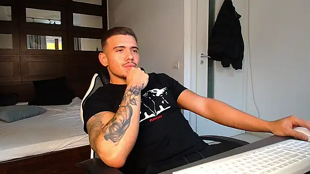 Snapshot of ElijahThorne chatting on 02-19-26, 10:22 ElijahThorne online show from 02-19-26, 10:22