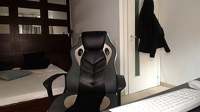 Snapshot of ElijahThorne chatting on 02-20-26, 08:05 ElijahThorne online show from 02-20-26, 08:05