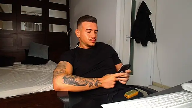 Snapshot of ElijahThorne chatting on 02-27-26, 09:42 ElijahThorne online show from 02-27-26, 09:42