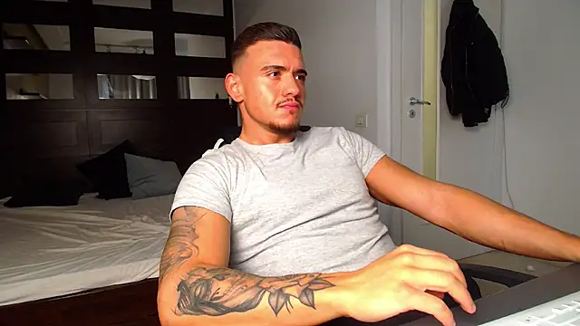 Snapshot of ElijahThorne chatting on 03-10-26, 06:40 ElijahThorne online show from 03-10-26, 06:40