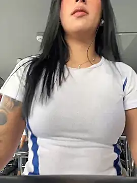 Snapshot of Elizabeth_Martinez11 chatting on 11-25-25, 08:31 Elizabeth Martinez11 online show from 11-25-25, 08:31