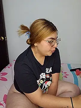 Snapshot of mila_curvy chatting on 12-18-25, 09:37 mila curvy online show from 12-18-25, 09:37