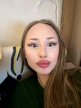 Snapshot of GraceSecrettt chatting on 01-05-26, 06:22 GraceSecrettt online show from 01-05-26, 06:22