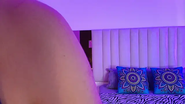 Snapshot of Mara_Wolf01 chatting on 12-04-25, 08:17 Mara Wolf01 online show from 12-04-25, 08:17