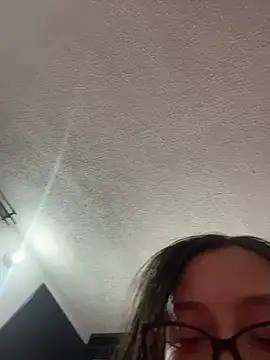 Snapshot of LyaRose chatting on 12-17-25, 11:33 LyaRose online show from 12-17-25, 11:33