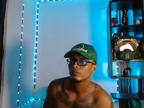 Snapshot of bigblackmen117uncs chatting on 11-21-25, 05:17 bigblackmen117uncs online show from 11-21-25, 05:17