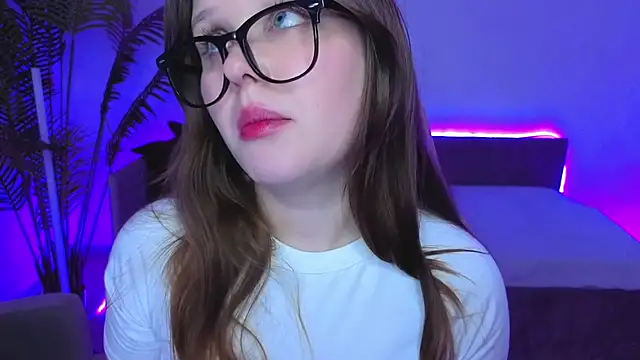 Snapshot of Lana_Moon__ chatting on 12-16-25, 08:41 Lana Moon online show from 12-16-25, 08:41