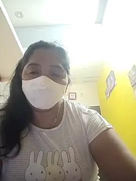 Snapshot of Soni-queen chatting on 12-14-25, 12:16 Soni-queen online show from 12-14-25, 12:16