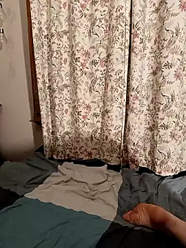 Snapshot of Susiee_Redd chatting on 12-17-25, 02:45 Susiee Redd online show from 12-17-25, 02:45