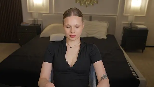 Charlotte Dreams online show from 07-07-26, 08:35