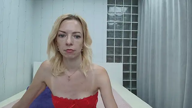 Snapshot of Brightly_Heizer chatting on 06-18-26, 12:22 Brightly Heizer online show from 06-18-26, 12:22