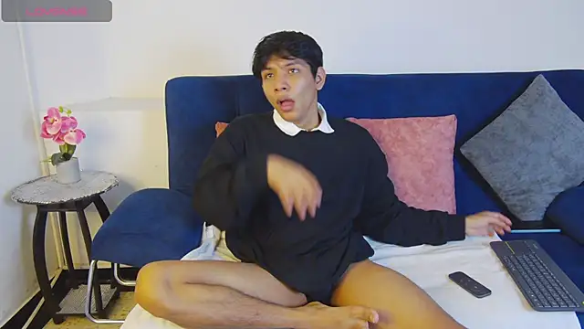 Snapshot of Liam_Sinclair chatting on 11-25-25, 12:27 Liam Sinclair online show from 11-25-25, 12:27