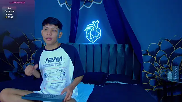 Snapshot of Liam_Sinclair chatting on 12-01-25, 12:21 Liam Sinclair online show from 12-01-25, 12:21