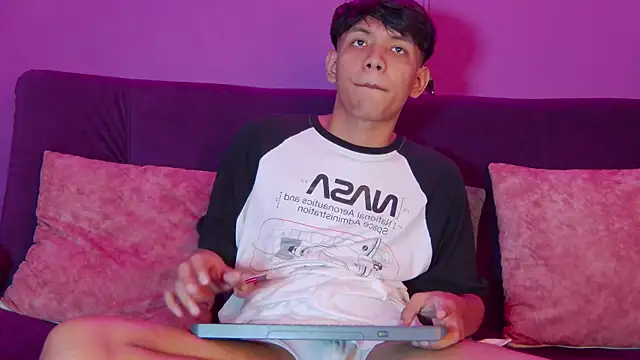 Snapshot of Liam_Sinclair chatting on 01-15-26, 08:12 Liam Sinclair online show from 01-15-26, 08:12