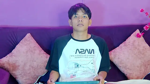 Snapshot of Liam_Sinclair chatting on 02-27-26, 07:47 Liam Sinclair online show from 02-27-26, 07:47