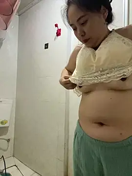 Snapshot of tianwei2567 chatting on 11-26-25, 02:18 tianwei2567 online show from 11-26-25, 02:18