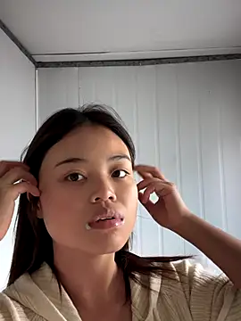 Snapshot of Toffee-00 chatting on 11-23-25, 06:24 Toffee-00 online show from 11-23-25, 06:24