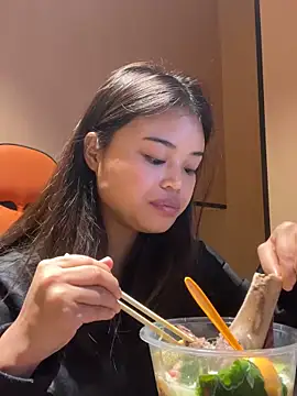 Snapshot of Toffee-00 chatting on 12-05-25, 11:08 Toffee-00 online show from 12-05-25, 11:08