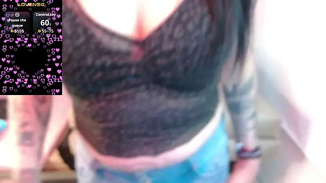 Snapshot of Roxanne_vale chatting on 05-04-26, 08:16 Roxanne vale online show from 05-04-26, 08:16