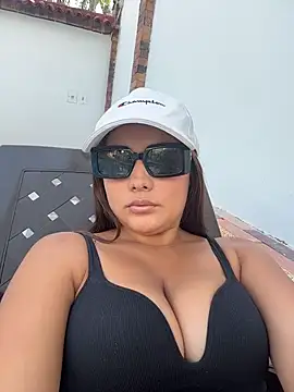 Snapshot of noa_harper chatting on 12-16-25, 01:16 noa harper online show from 12-16-25, 01:16