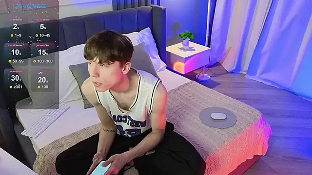 Snapshot of cuMte_boy chatting on 11-24-25, 03:39 cuMte boy online show from 11-24-25, 03:39