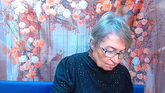 Snapshot of OlgaLuck chatting on 11-28-25, 06:27 OlgaLuck online show from 11-28-25, 06:27