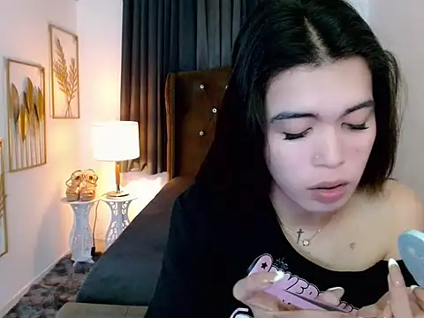 hollyyumiloove online show from 03-11-26, 10:54