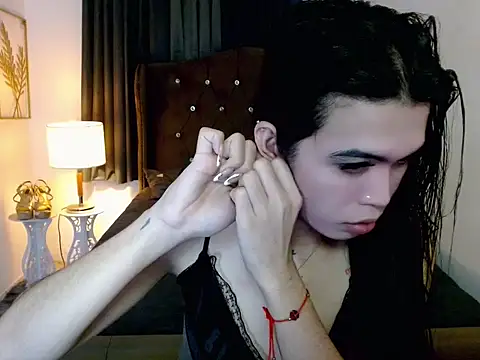 hollyyumiloove online show from 03-24-26, 10:53