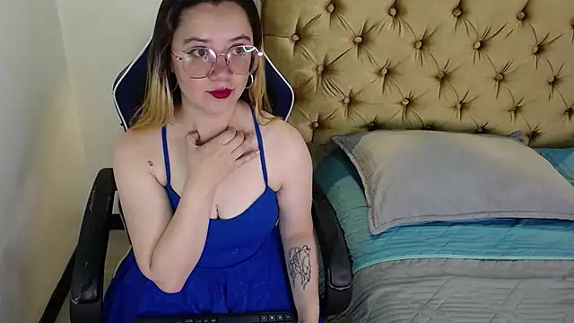 Snapshot of Alaiia___ chatting on 12-16-25, 12:32 Alaiia online show from 12-16-25, 12:32